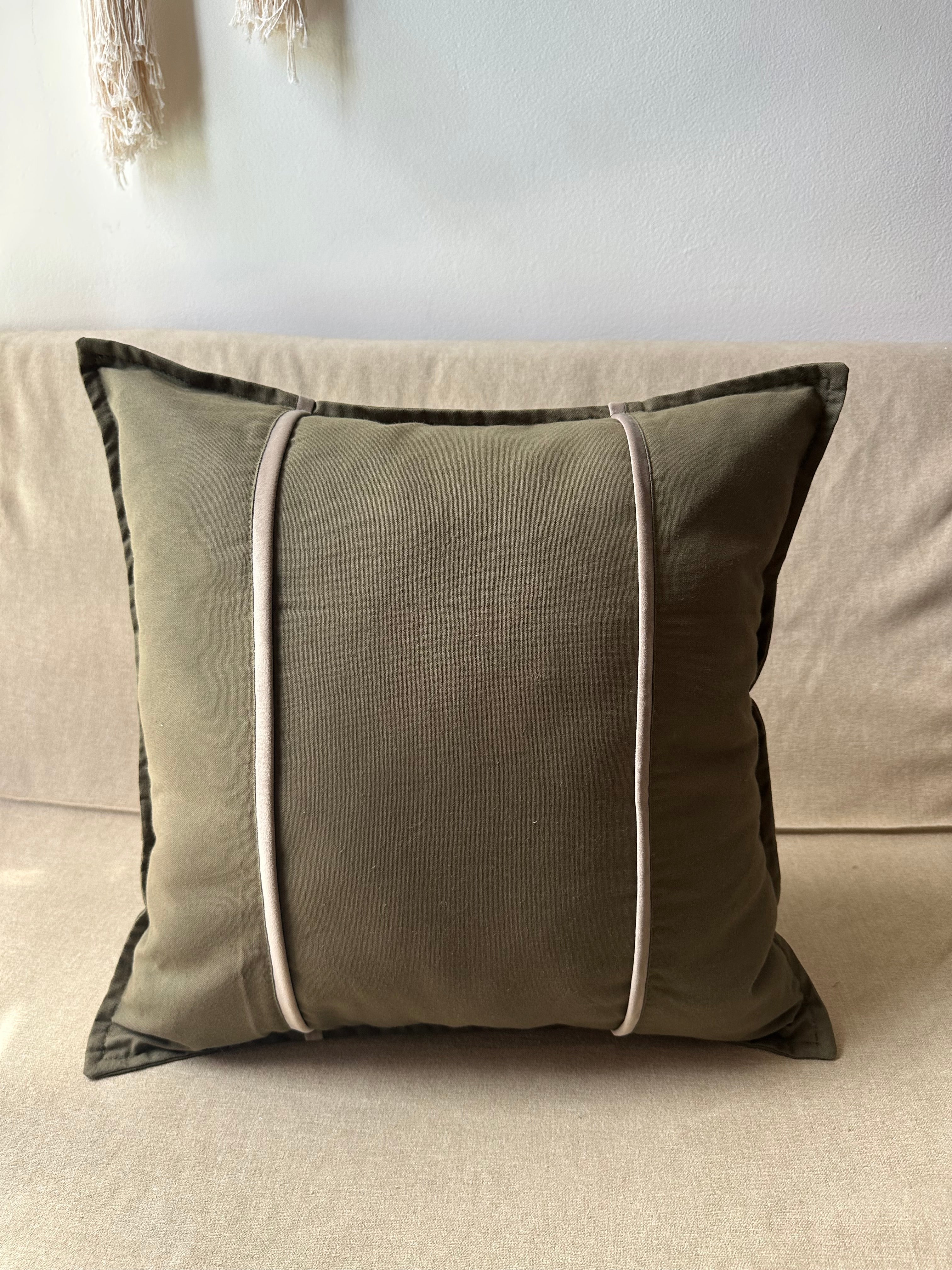 Cojín verde militar